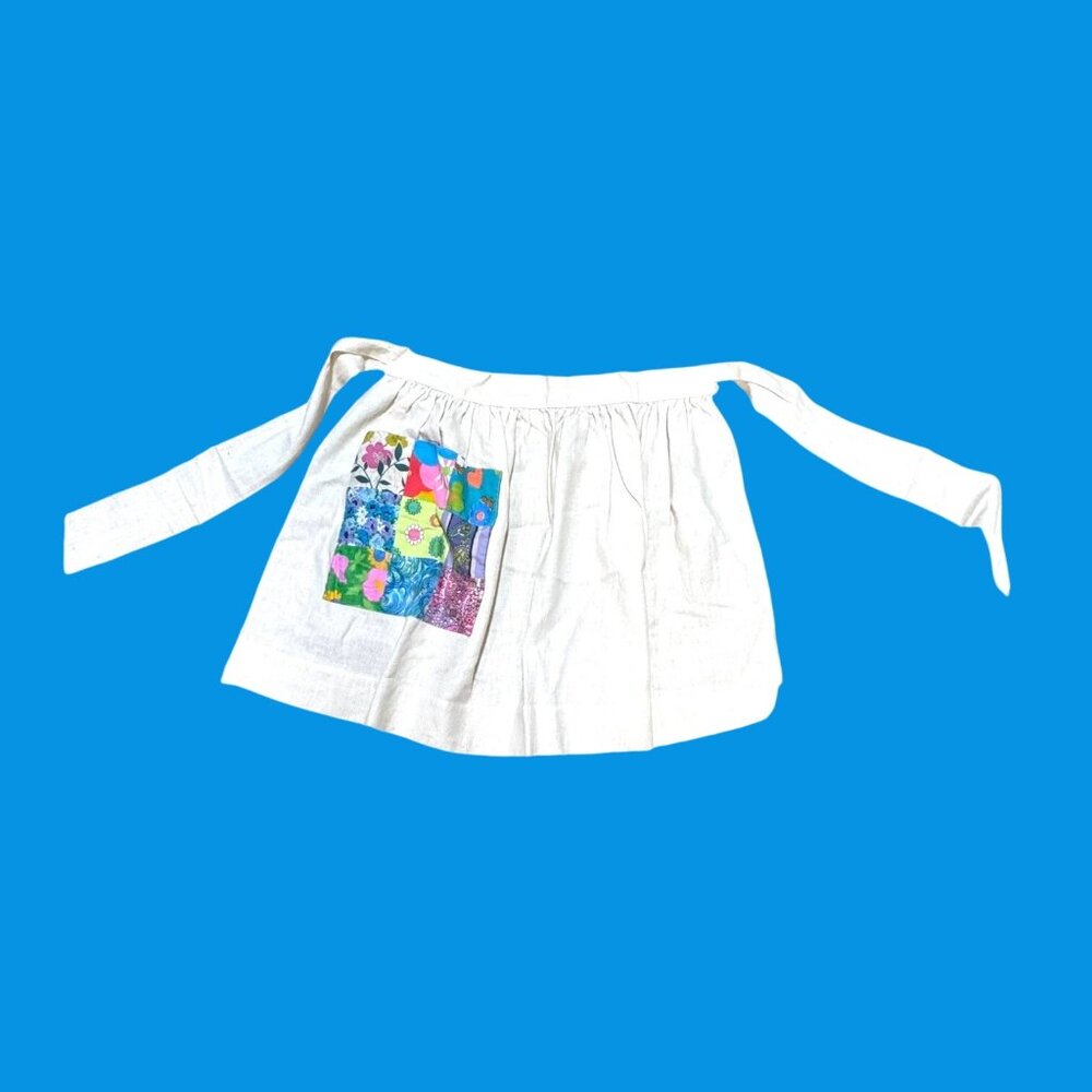 Vtg White Cotton Half Apron Patchwork Pocket Design Tie Boho Chic Cottagecore